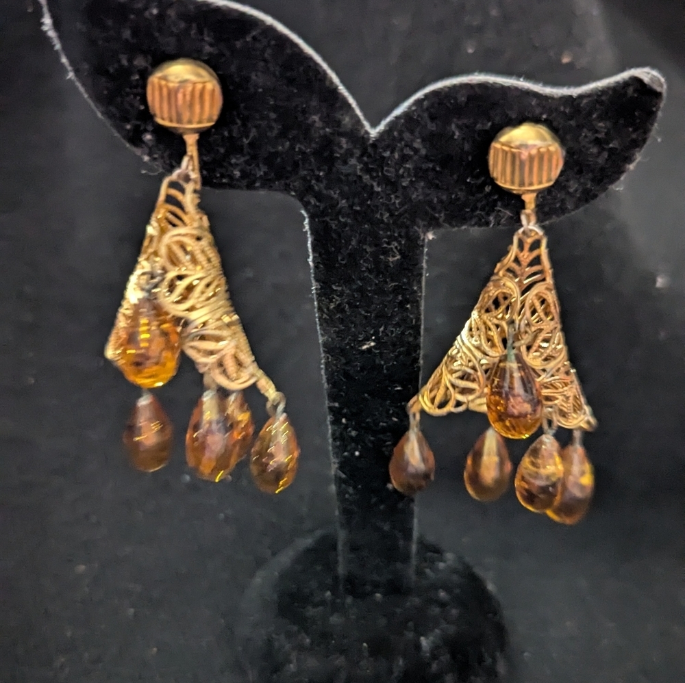 Vintage Gold Tone Amber Brown Beaded Dangle Clip On Statement Earrings